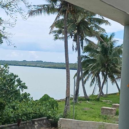 Lagoon Apartments นูคูอาโลฟา ภายนอก รูปภาพ